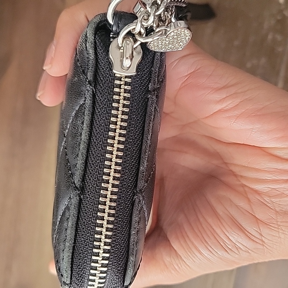 Black quilted zip around Michael Kors wallet - Picture 6 of 11